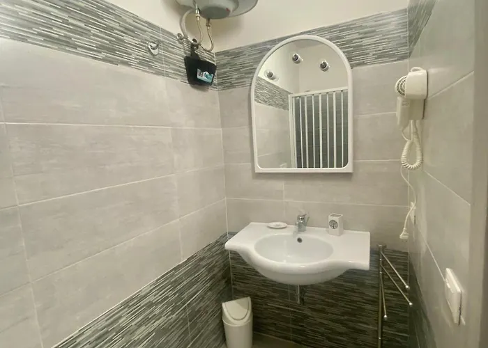 Glicine בית הארחה פרגליה